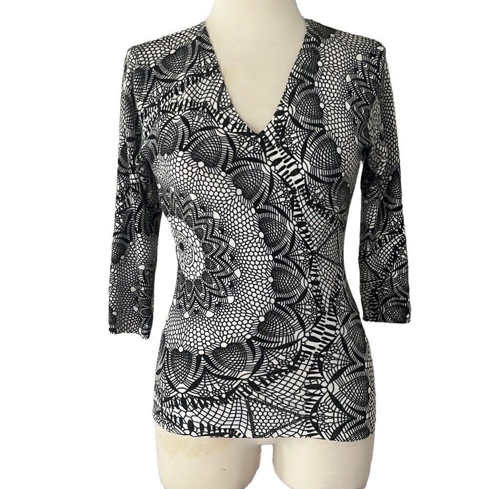 RED Brand Stretchy V-Neck Pullover Sweater Black & White 3/4 Sleeve Women’s Medi